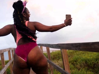 two sexy chocolate jada booty n tease