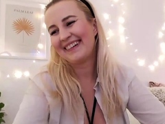 sexy-amateur-18-blond-teen-first-time-webcam