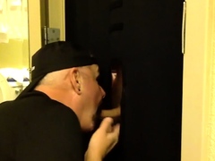 Homemade gaydaddy sucks gloryhole dick