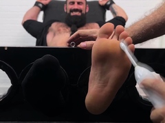 bearded-jaxton-returns-to-show-off-his-ticklish-size-12-feet