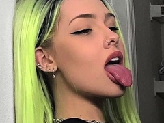 amateur-webcam-teen-masturbates-and-teases