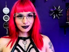 Young amateur teen in solo masturbation getting kinky