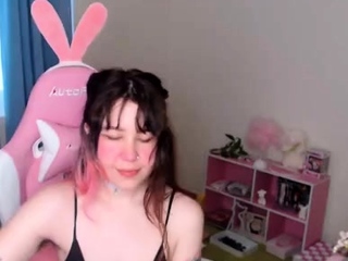 Close up amateur masturbating solo