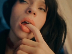 Amateur hottie solo masturbation