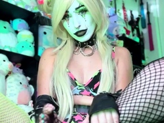 amateur-his-tall-blonde-fetish-masturbating-on-live-webcam