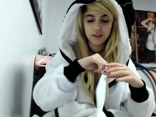 Amateur Blonde Teen Plays Solo with Toy Webcam Porn