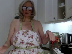 this-large-amateur-cam-girl-has-some-very-big-boobs