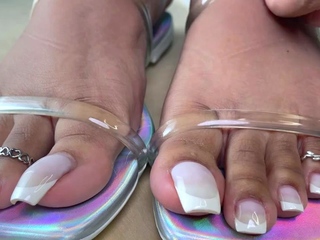 Amateur Foot Fetish Girlfriend Sucks and gives a Footjob