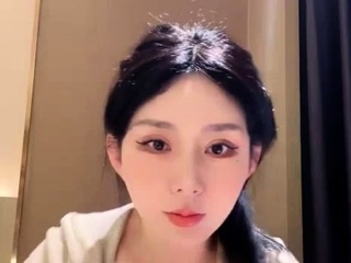 Brunette Solo Webcam Masturbation