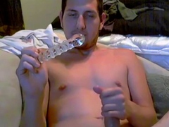 straight-guy-elevates-his-solo-wanking